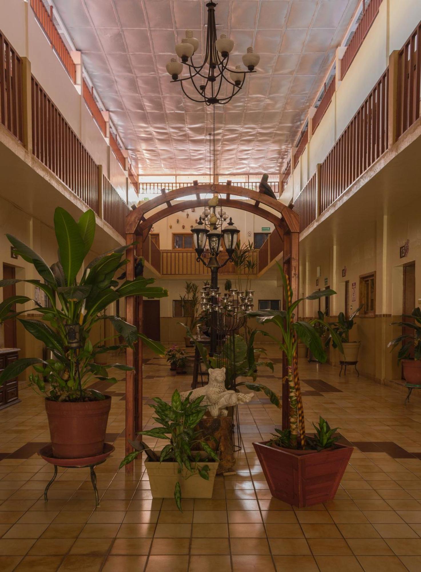Hotel Cervantino Тапачула Экстерьер фото