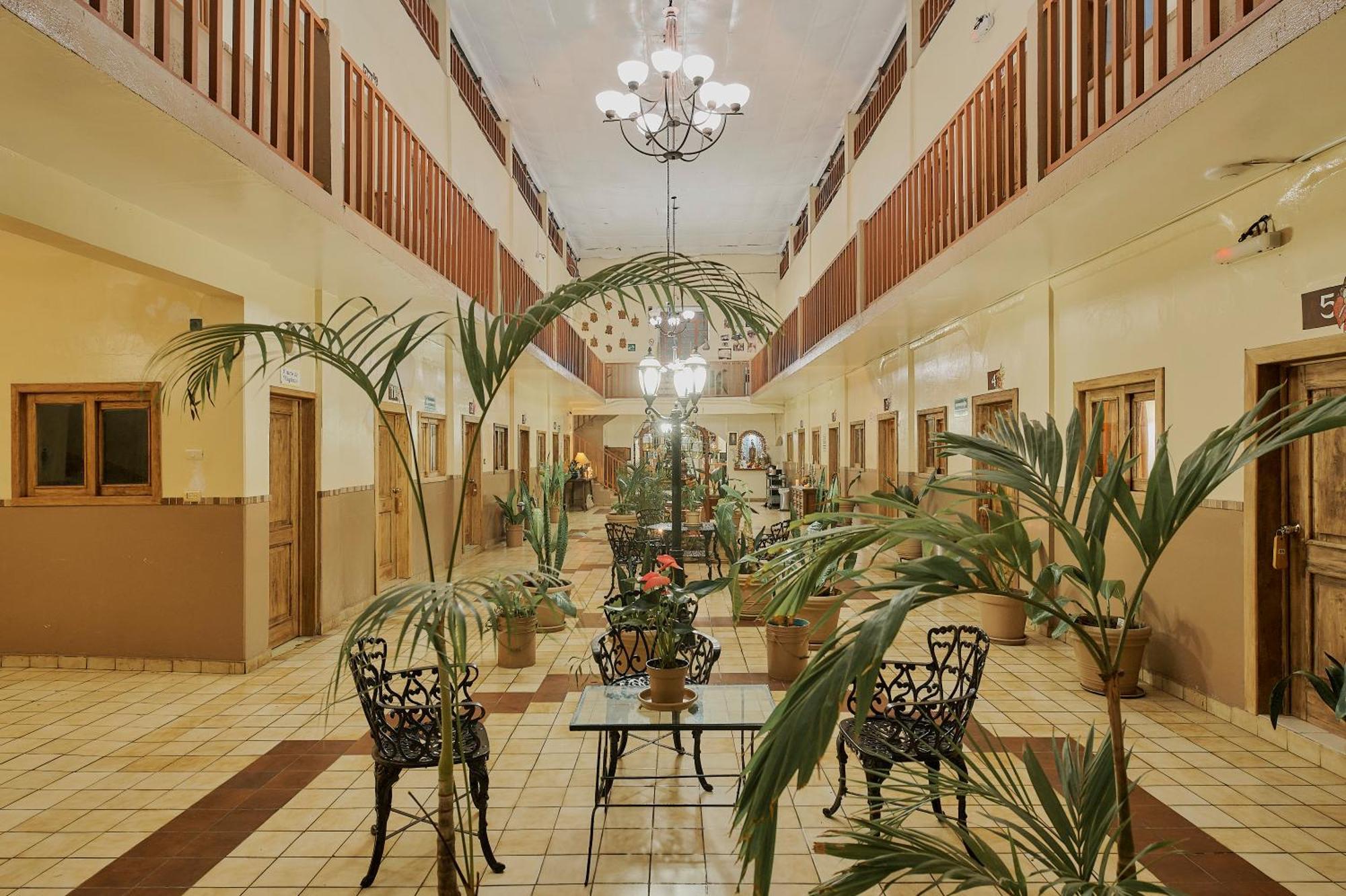 Hotel Cervantino Тапачула Экстерьер фото