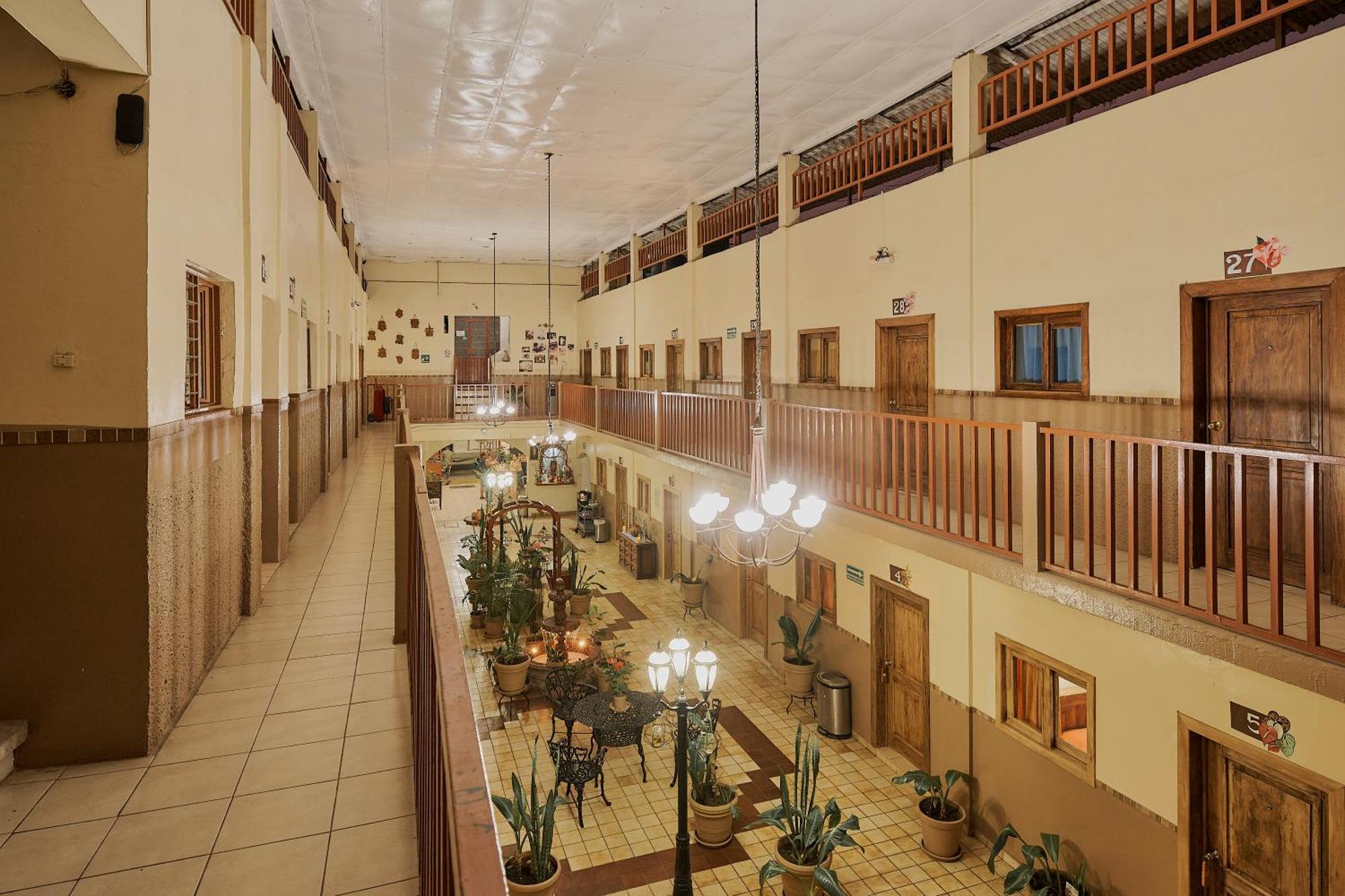 Hotel Cervantino Тапачула Экстерьер фото